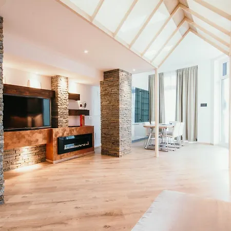 Casa Gioiosa - Lakeside Leisure & Business Апартаменты Оменья