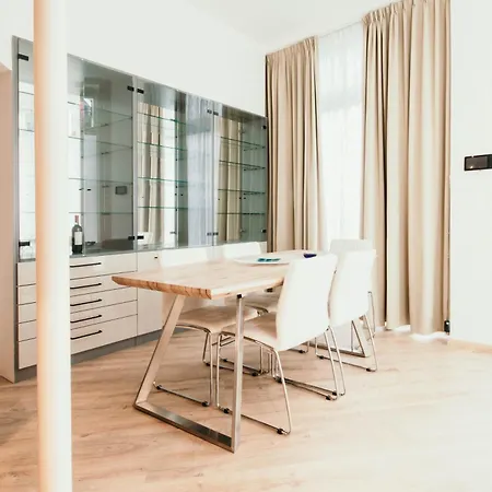 Casa Gioiosa - Lakeside Leisure & Business Оменья